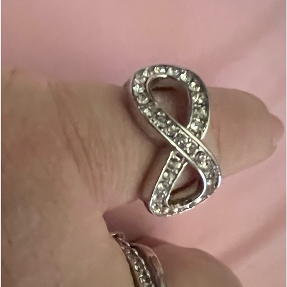 Jewelry - Infinity symbol ring.